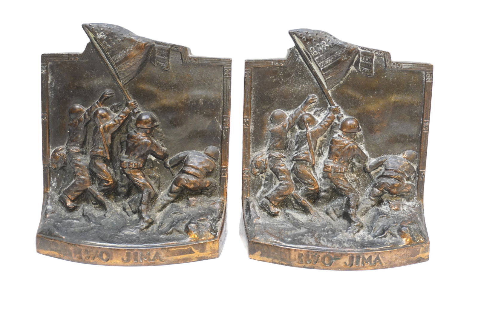 WWII USMC IWO JIMA BOOKENDS 1947 TRU-ART: WWII USMC Iwo Jima Brass Bookends with Copper Finish 1947. Each 6"x2.75"x6.5", Weight 4 lbs 6 oz **In house shipping available on this lot**