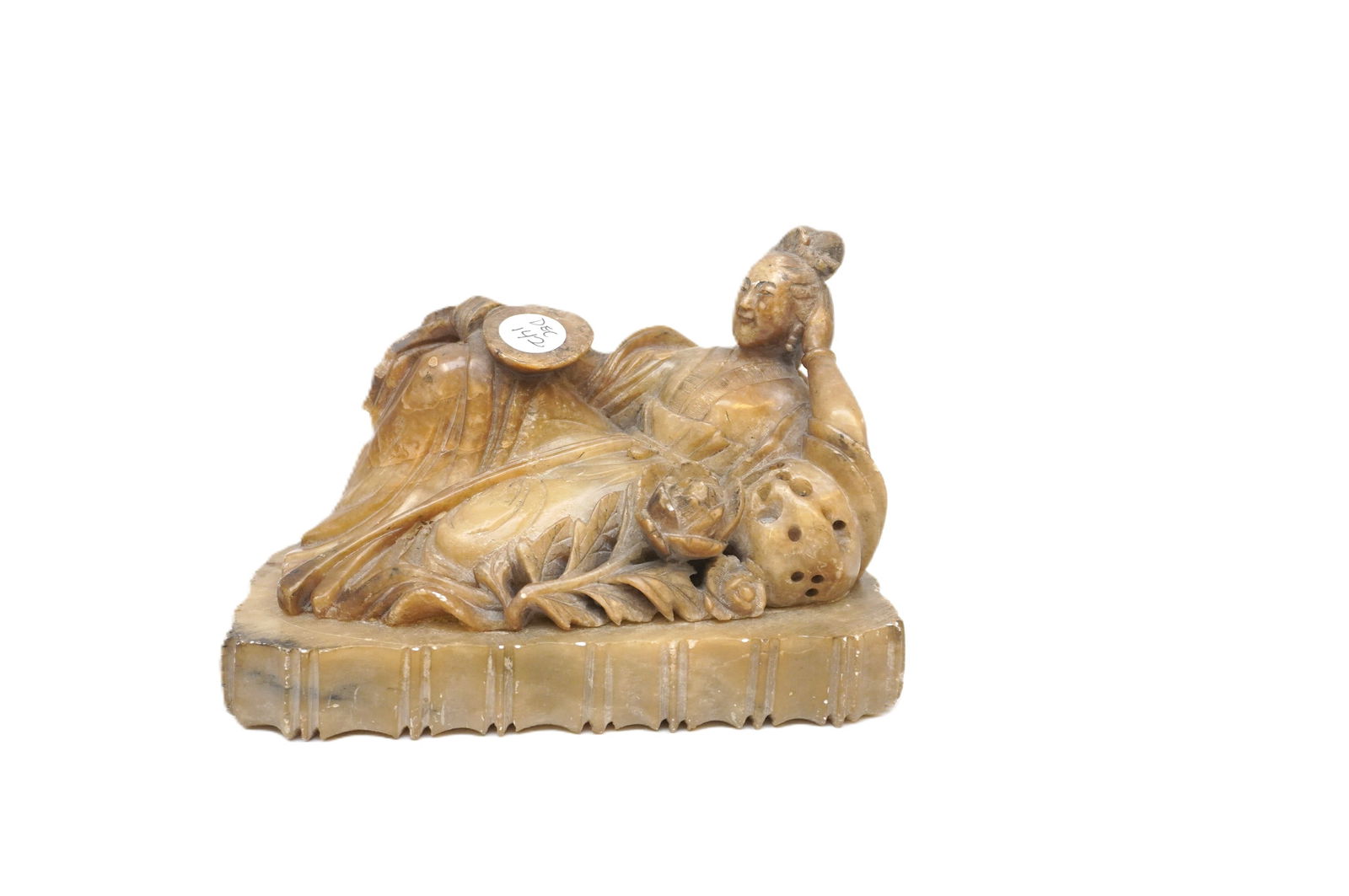 ANTIQUE CARVED CHINESE RECLINING WOMAN SOAPSTONE: Antique Finely Carved Chinese Soapstone Reclining Woman Measures 7" long x 4 wide and 5" tall wt 5 lbs. Provenance: Gippy Plantation, Avenue of Oaks, Berkeley County, South Carolina **In house shippin