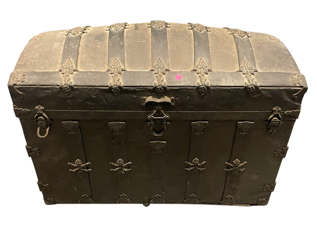 ANTIQUE 19TH C STEAMER TRUNK DOME TOP (1 of 9)