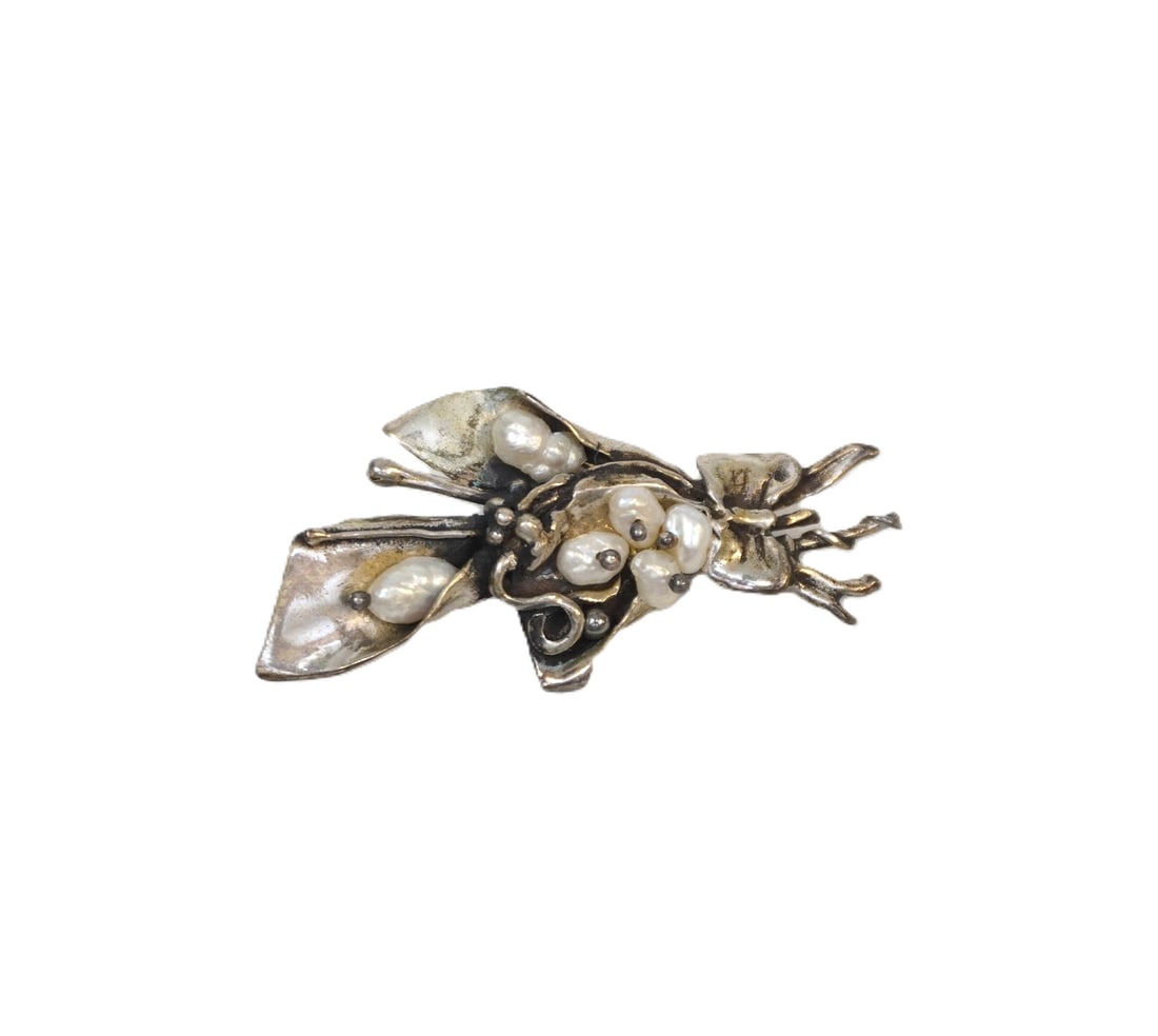 925 STERLING BAROQUE PEARL BROOCH: Mid Century 925 Sterling Silver Baroque Pearl Bouquet Brooch. Stamped on back. Measures 2" and weighs 0.4 oz. PROVENANCE:The Historic 1798 John Burckmeyer House, 120 Wentworth Street, Charleston SC **