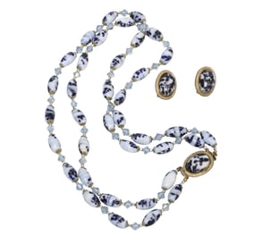 VINTAGE CHINOISERIE BLUE AND WHITE GLASS AND CRYSTAL NECKLACE