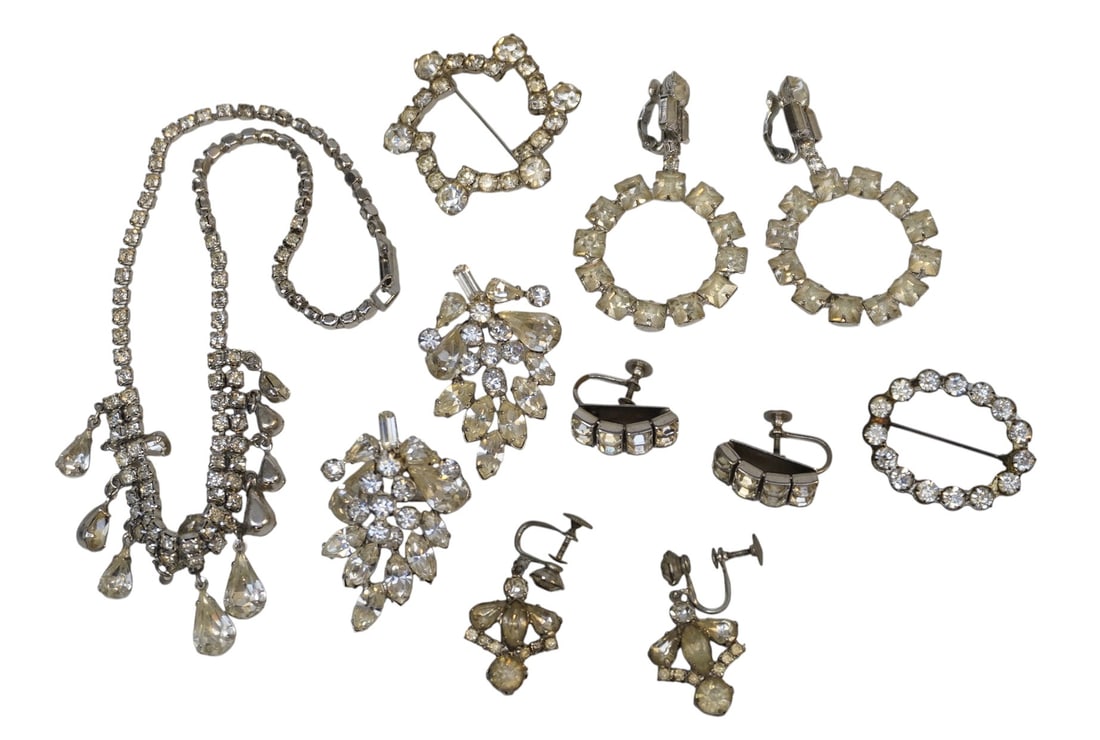 8 PC VINTAGE 1950s RHINESTONE JEWELRY (1 of 3)