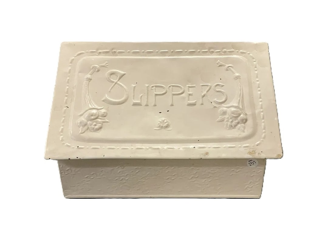 VINTAGE ART DECO STYLE METAL SLIPPERS BOX (1 of 3)