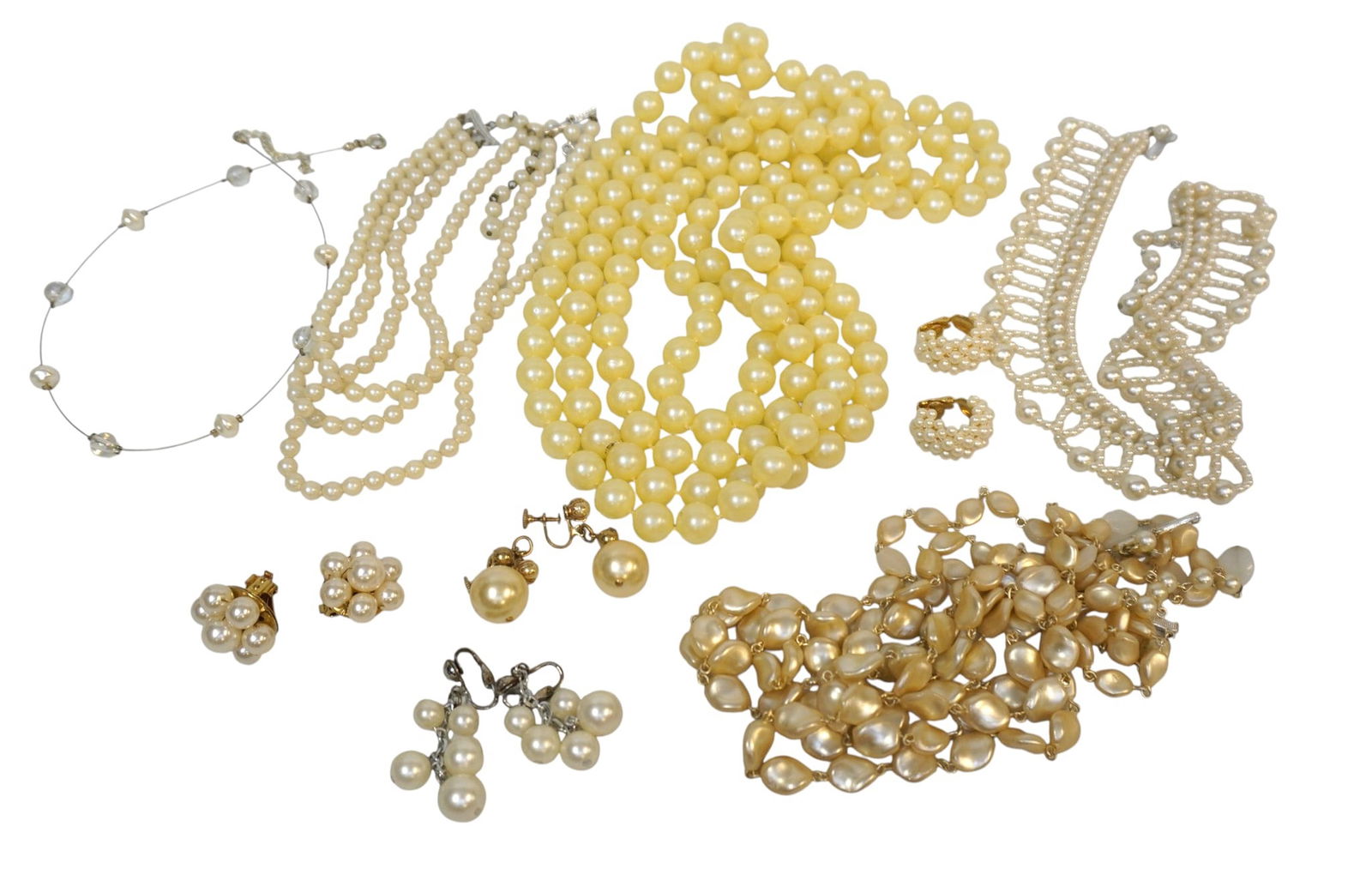 9 PIECES OF VINTAGE PEARL COSTUME JEWELRY: 9 pieces of vintage pearl costume jewelry. Total lot weight is 11.5 oz. PROVENANCE:The Historic 1798 John Burckmeyer House, 120 Wentworth Street, Charleston SC **In house shipping available on this lo