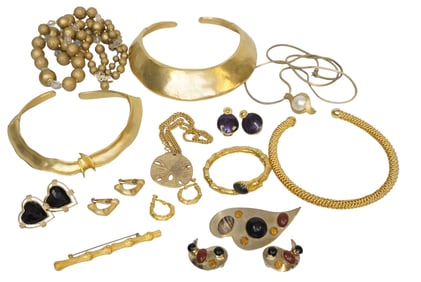 15 PIECES OF VINTAGE GOLD COSTUME JEWELRY
