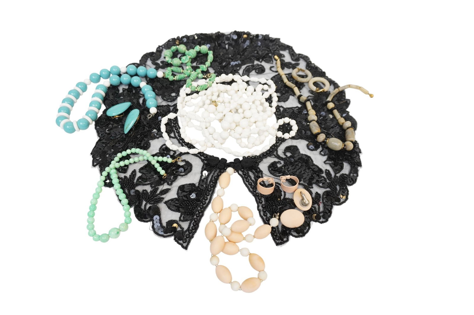 13 PIECES OF VINTAGE COSTUME JEWELRY (1 of 3)