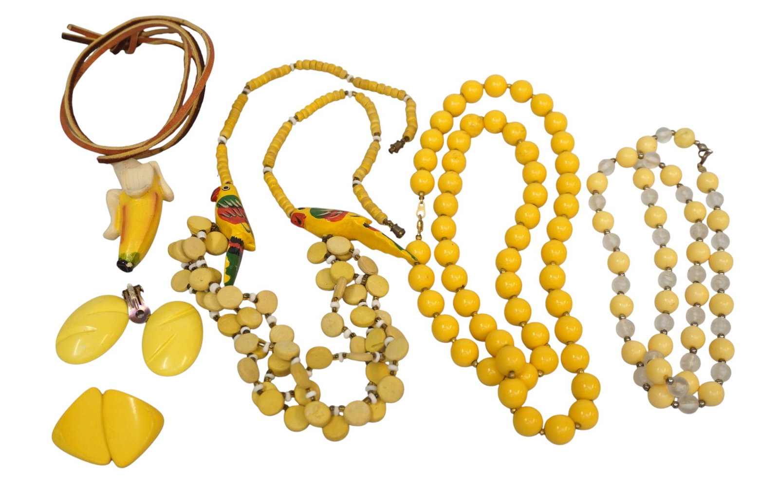 YELLOW VINTAGE COSTUME JEWELRY - 6 PIECES: Yellow Vintage Costume Jewelry. 6 Pieces, 4 necklaces and 2 pairs of clip ons. Total lot weight is 5.3 oz. PROVENANCE:The Historic 1798 John Burckmeyer House, 120 Wentworth Street, Charleston SC **In 