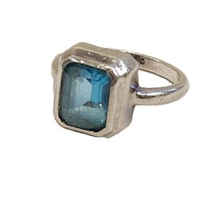 ESTATE STERLING SILVER BLUE TOPAZ RING