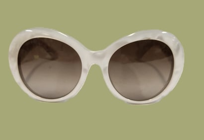 GUCCI ELEGANT ROUND WHITE SUNGLASSES w CASE