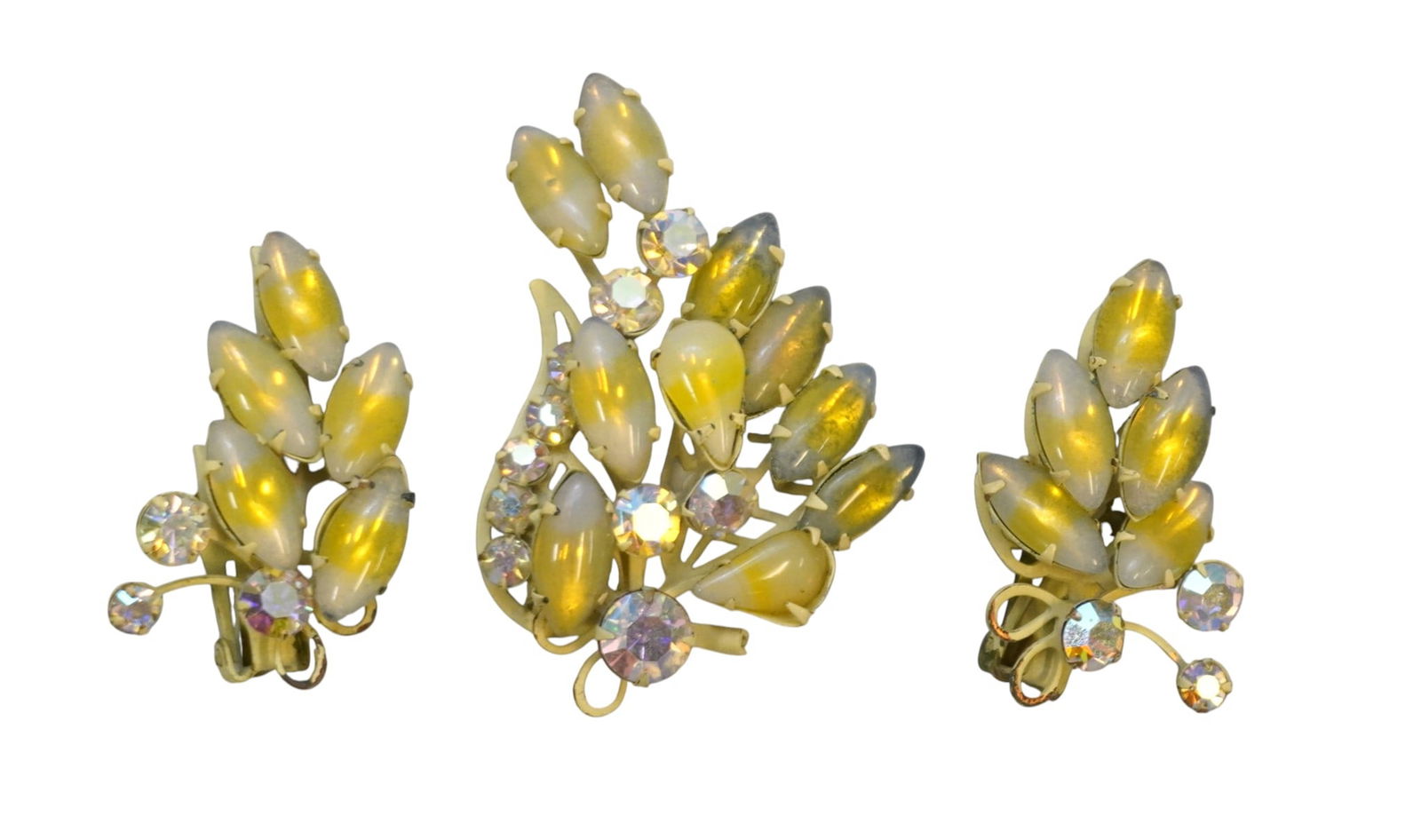 1950S JULIANA YELLOW GIVRE RHINESTONE DEMI PARURE: Fabulous fifties Yellow Givre Glass and Aurora Borealis Large Brooch and matching Clip on Earrings from Juliana. Brooch 2 1/4" and Earrings 1 1/2". Weight 1 oz. PROVENANCE:The Historic 1798 John