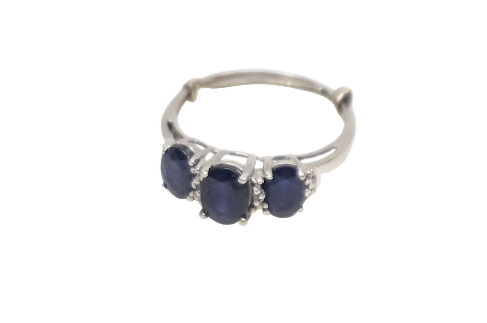 ESTATE 10K GOLD SAPPHIRE & DIAMOND RING 6.75: Estate 10k White Gold 3 stone deep blue sapphire ring with diamond accents. Size 6 3/4. Gram weight including all stones 2.20. Center oval sapphire approximately 6.90 x 4.90=0.66 carats. Flanked on ea