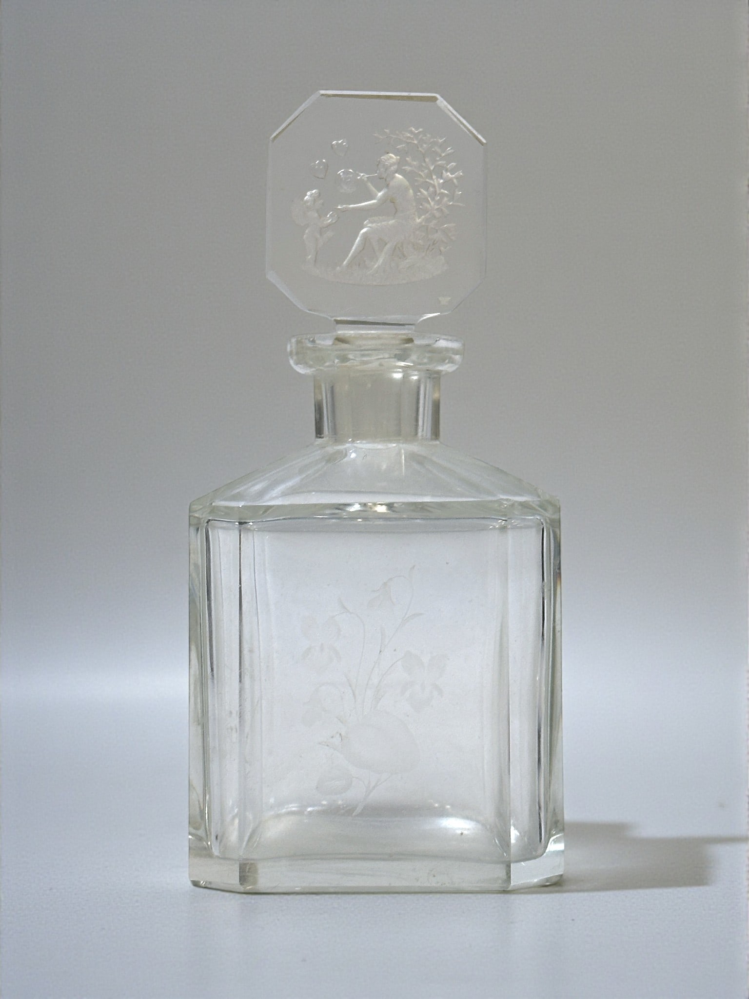 HEINRICH HOFFMAN CZECH ART DECO PERFUME BOTTLE (1 of 3)