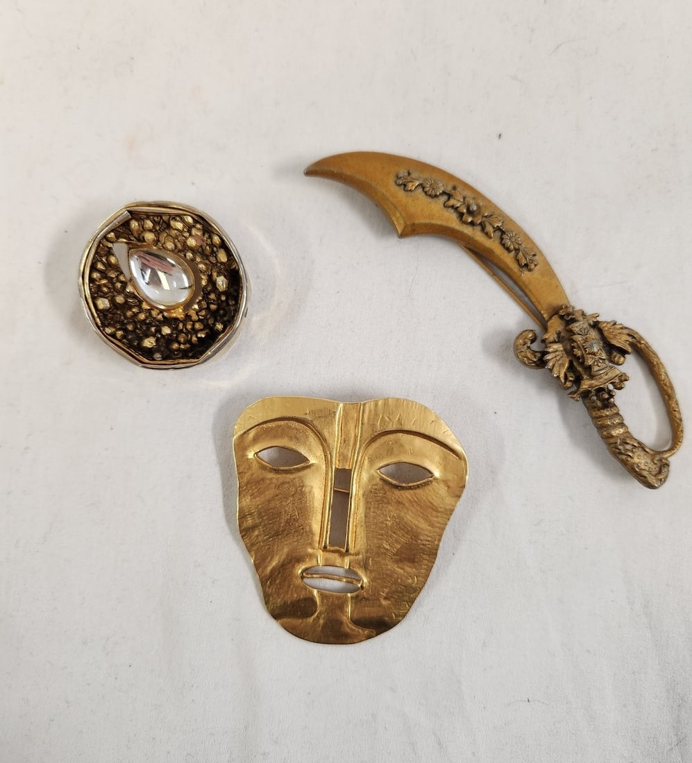 3 VINTAGE LARGE BROOCHES (1 of 4)