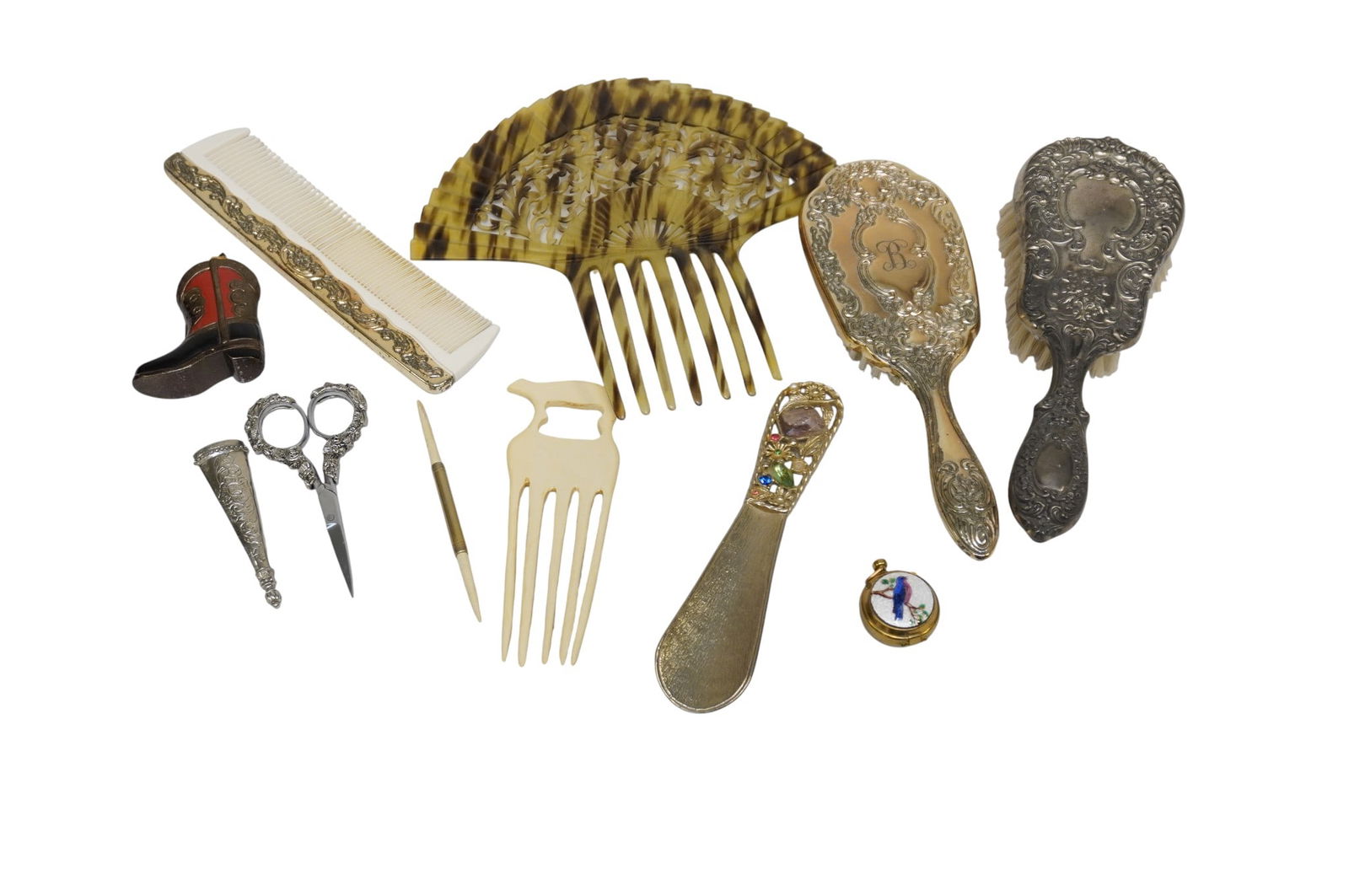 9 MISC. VINTAGE VANITY ITEMS (1 of 5)