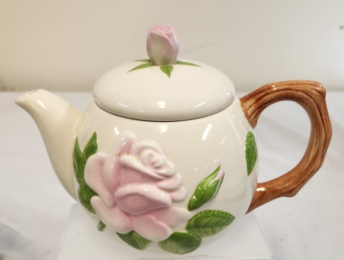VINTAGE PINK ROSE CERAMIC TEAPOT (1 of 2)