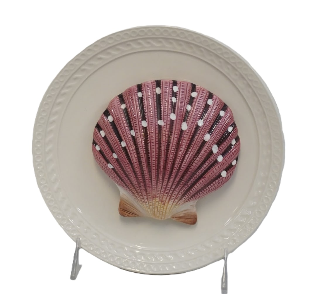 DECORATIVE 3 DIMENSIONAL CERAMIC OYSTER PLATE: Decorative Dimensional Ceramic Oyster Plate. Measures 8"x8"x2". Weight 1 lb 3 oz. **In house shipping available on this lot** If you win this lot, please select self arranged for in house shipping