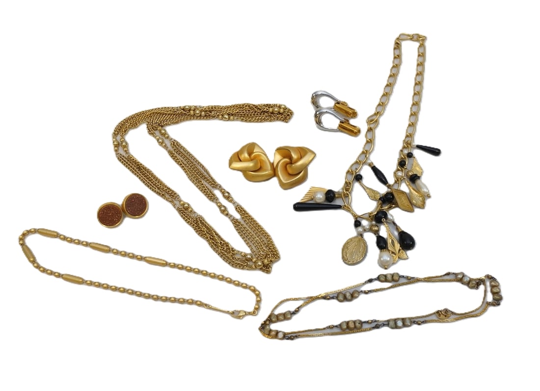 7 pc VINTAGE COSTUME JEWELRY LES BERNARD, MONET, NAPIER (1 of 4)