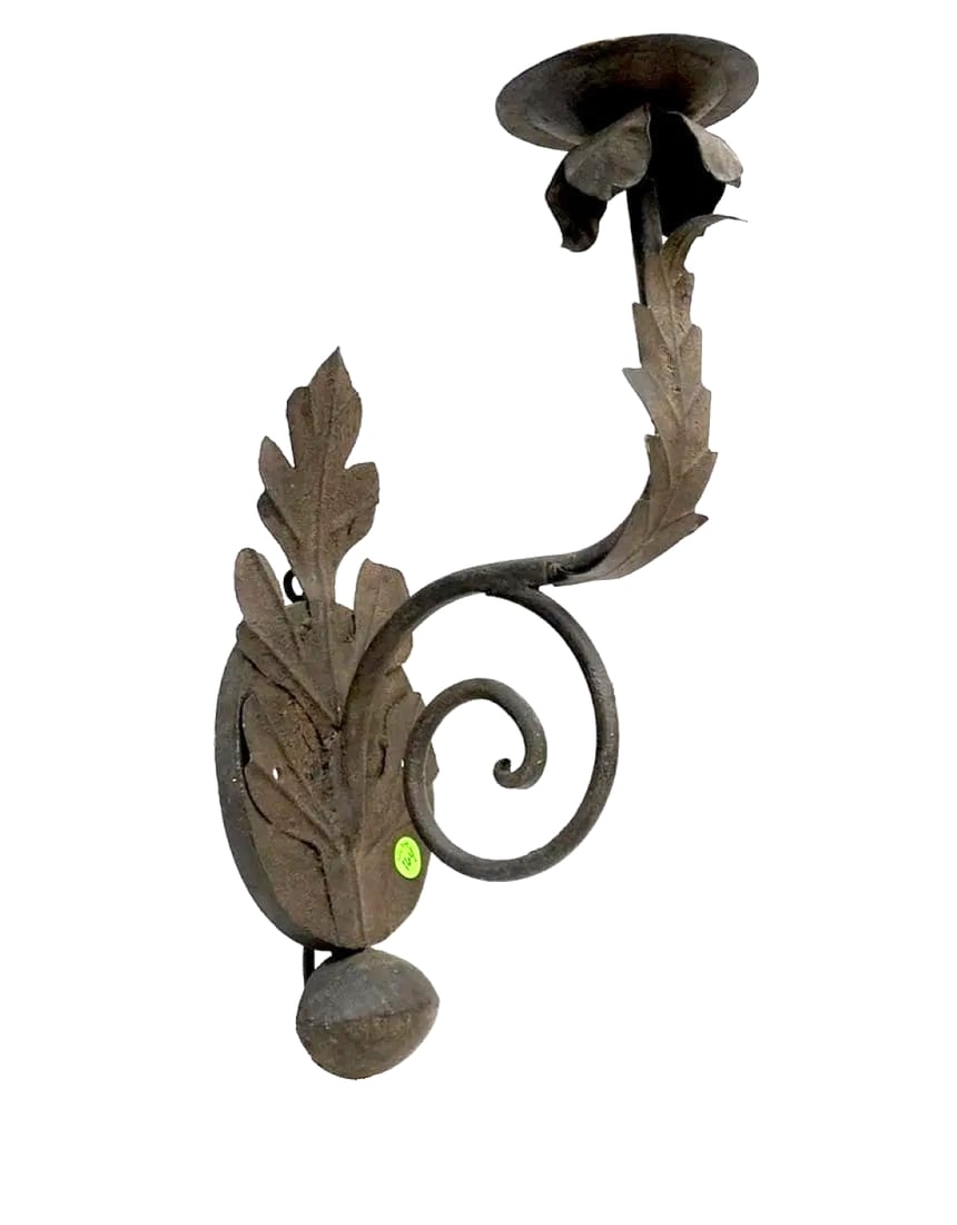 WROUGHT IRON LEAF WALL SCONCE (1 of 2)