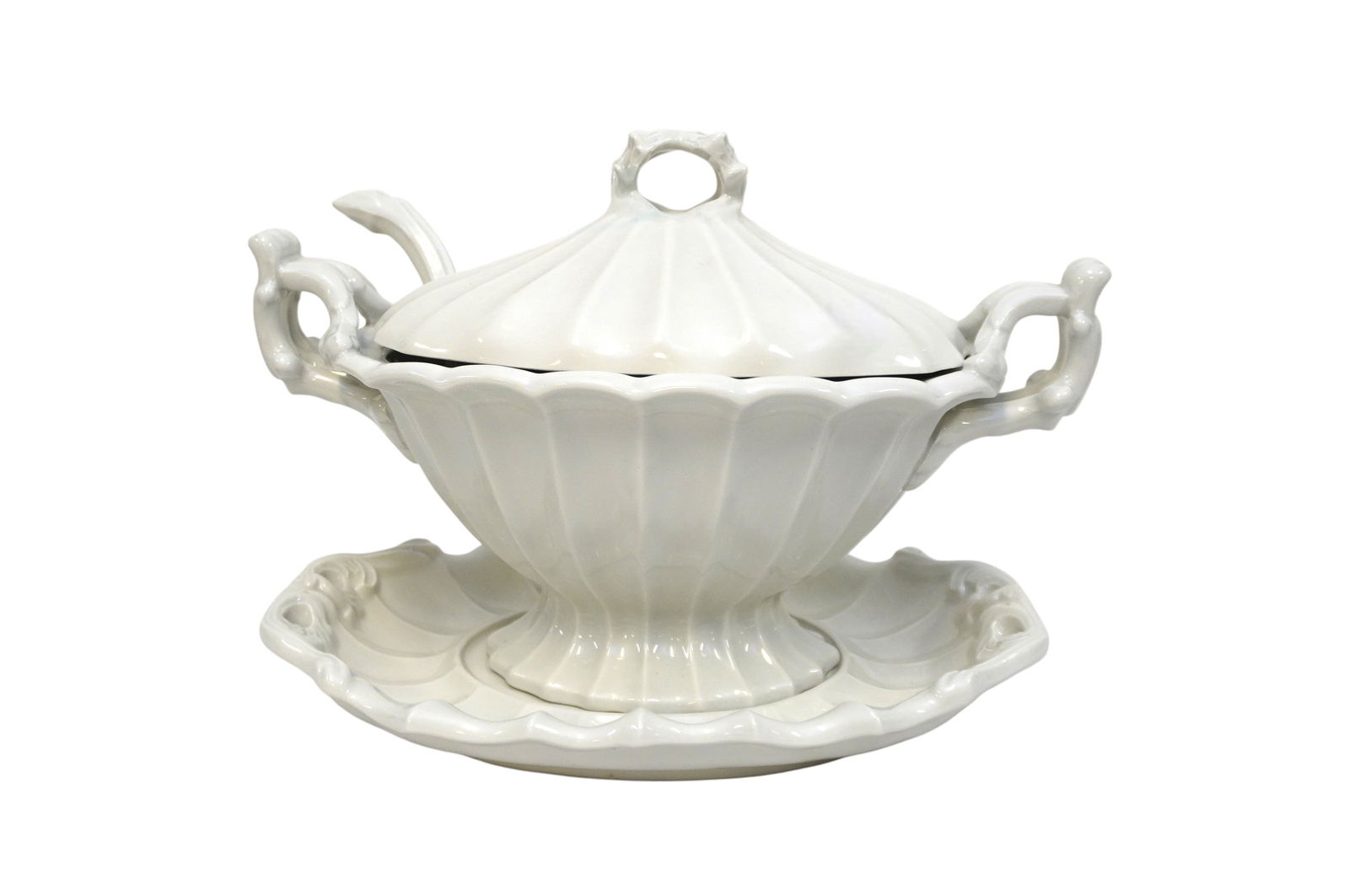 RED CLIFF STONEWARE TUREEN W UNDERPLATE & LADLE: Antique Red Cliff Stoneware Complete Tureen Set. Platter 15"x10 1/2". Tureen 16"x8"x10 1/2" Ladle 10 1/2". Weight 15 lbs. **In house shipping available on this lot** If you win this lot, please