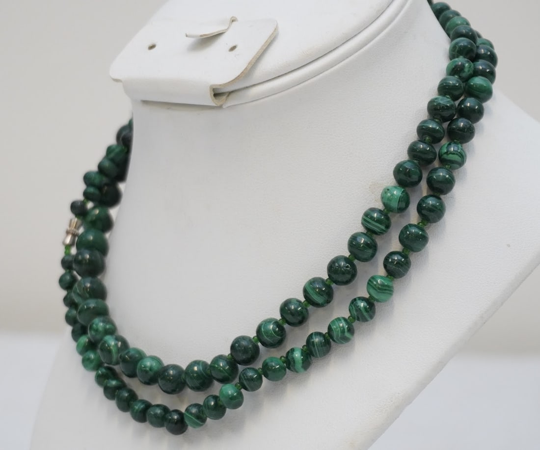 GRADUATED BEADED MALACHITE NECKLACE (1 of 3)