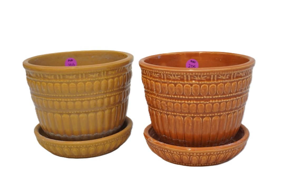 PAIR OF MCCOY POTTERY "BEADED AND BANDED" ORANGE PLANTERS (1 of 3)