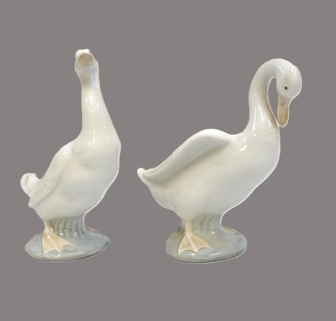 PAIR OF LLADRO DUCK FIGURINES (1 of 3)