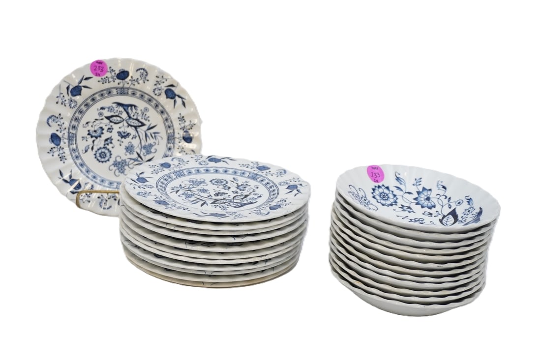 12 J&G MEAKIN BLUE NORDIC DESSERT PLATES AND 12 CLASSIC WHITE NORDIC ICE CREAM BOWLS (1 of 4)