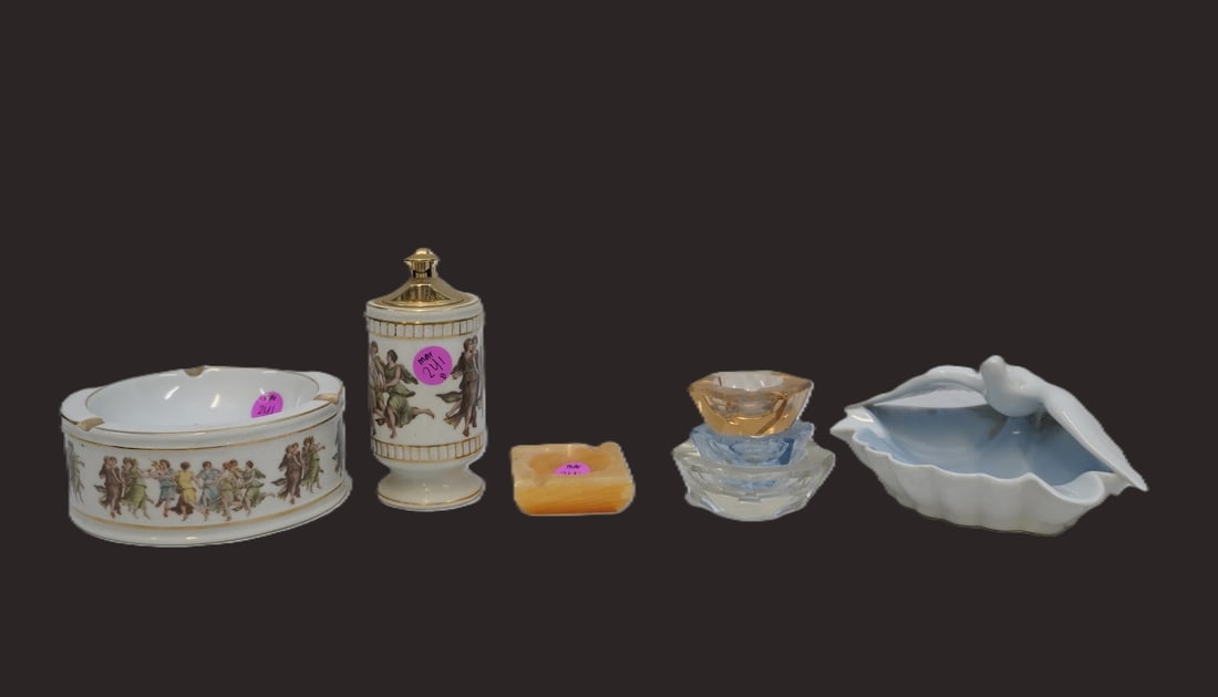 6 VINTAGE ASHTRAYS AND TABLE LIGHTER. (1 of 5)