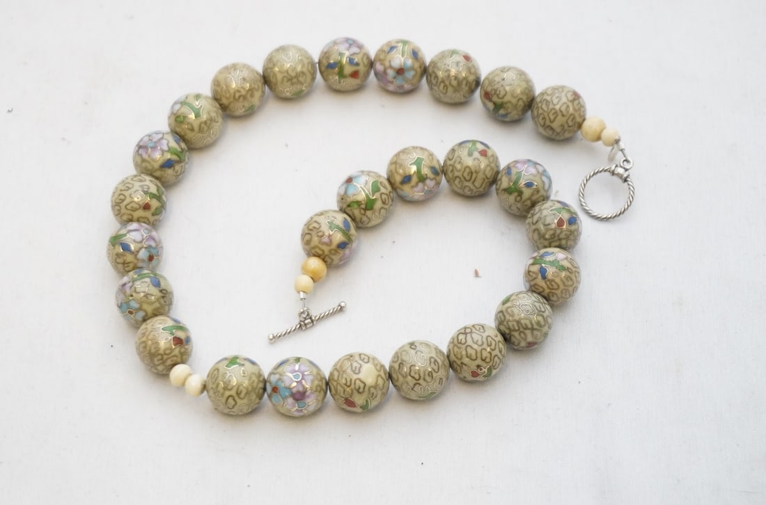 VINTAGE CLOISONNE BEADED NECKLACE (1 of 3)