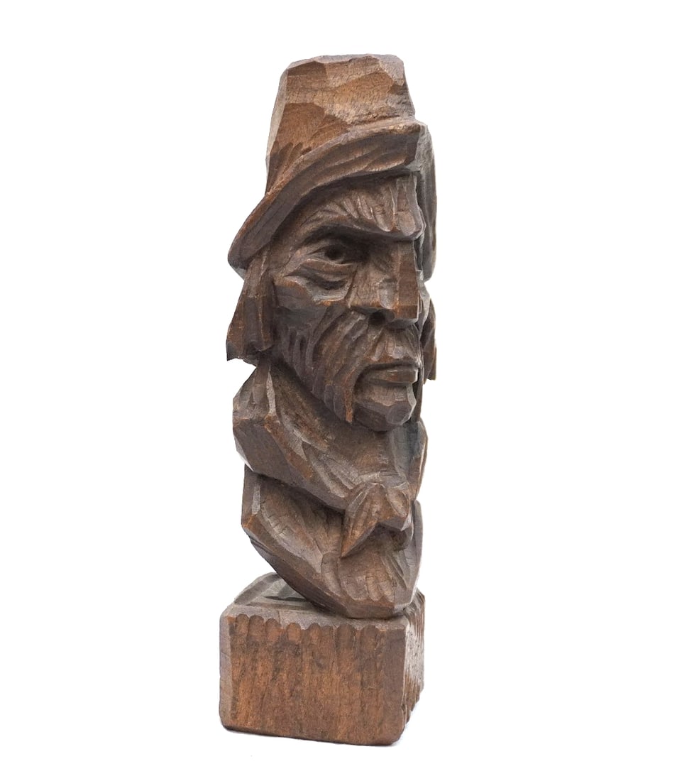 CARVED PALACIOS WOOD FIGURE: Carved Palacios Wood Figure. Measures 10.5" x 3.5" x 3.25" and weighs 1 lb 7 oz. **In house shipping available on this lot** If you win this lot, please select self arranged for in house shipping when
