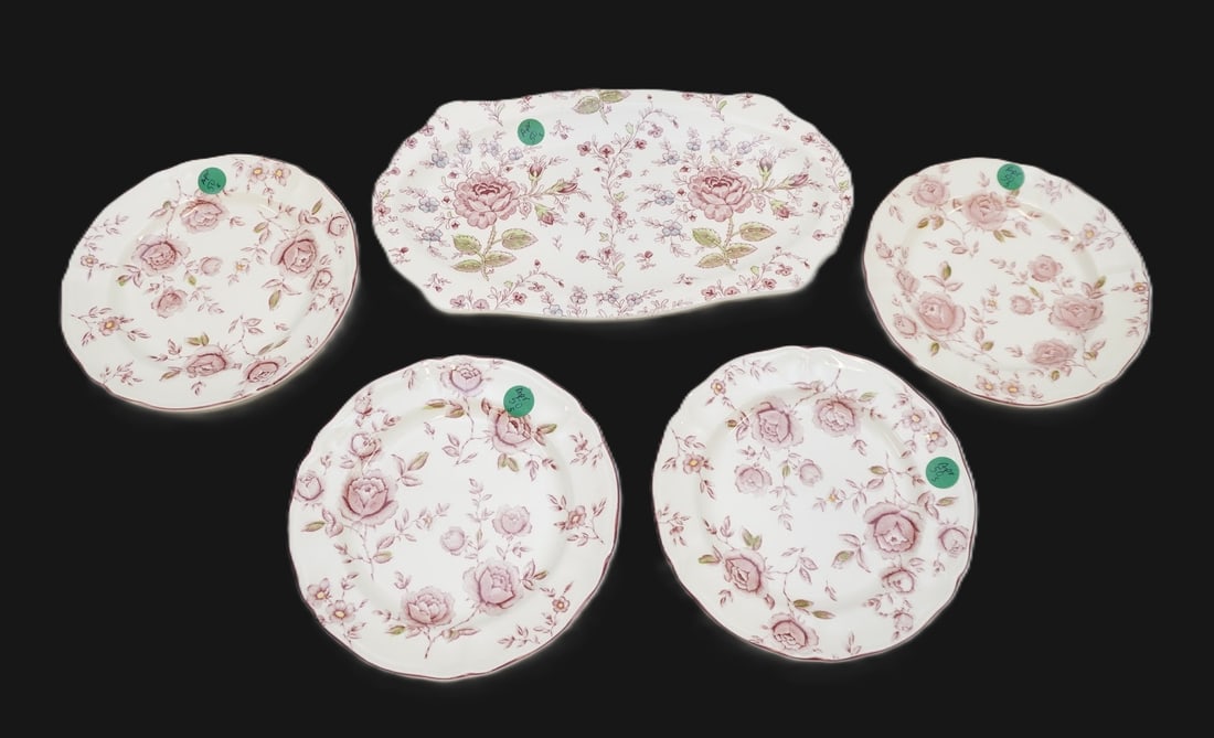 5 pc VINTAGE ROSE CHINTZ TRAY & DISHES: 5 Piece Rose Chintz. Tray in Rose Chintz by Johnson Bros. measures 12 3/4"x7 1/2". 4 Dessert Plates by Tablemates Homestead Collection 7 1/4"x7 1/2"/ Weight on all 2 lbs 2 oz **In house shipping
