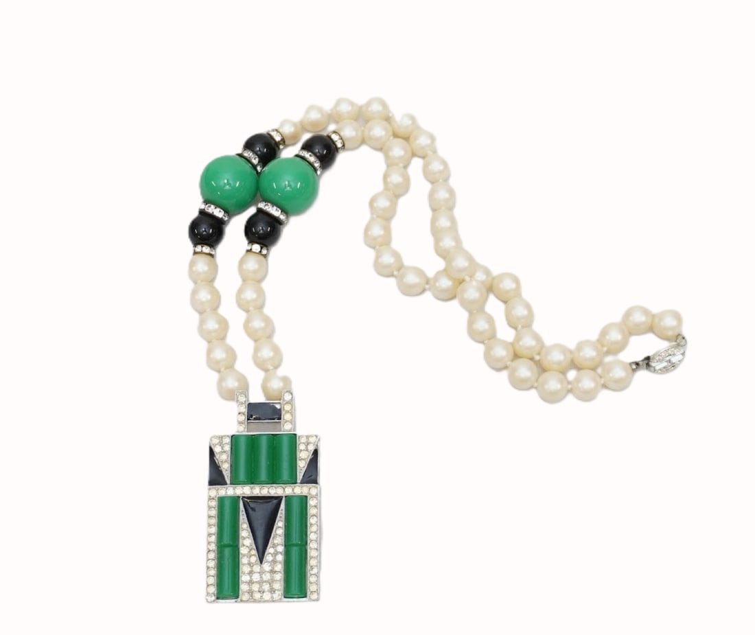 VINTAGE KENNETH J LANE ART DECO NECKLACE: Vintage 1980s Kenneth J. Lane KJL Art Deco Style Necklace. With faux pearls, crystal decoration, black enamel and green lucite. Drop length approximately 11". Weight 2.6 oz. **In house shipping