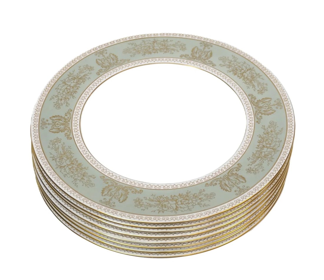 9 WEDGWOOD GOLD SAGE COLUMBIA DINNER PLATES: 9 Wedgwood Columbia Sage Green Rim Dinner Plates. Excellent Condition. Each 10 3/4". Weight on all 11 lbs. **In house shipping available on this lot**