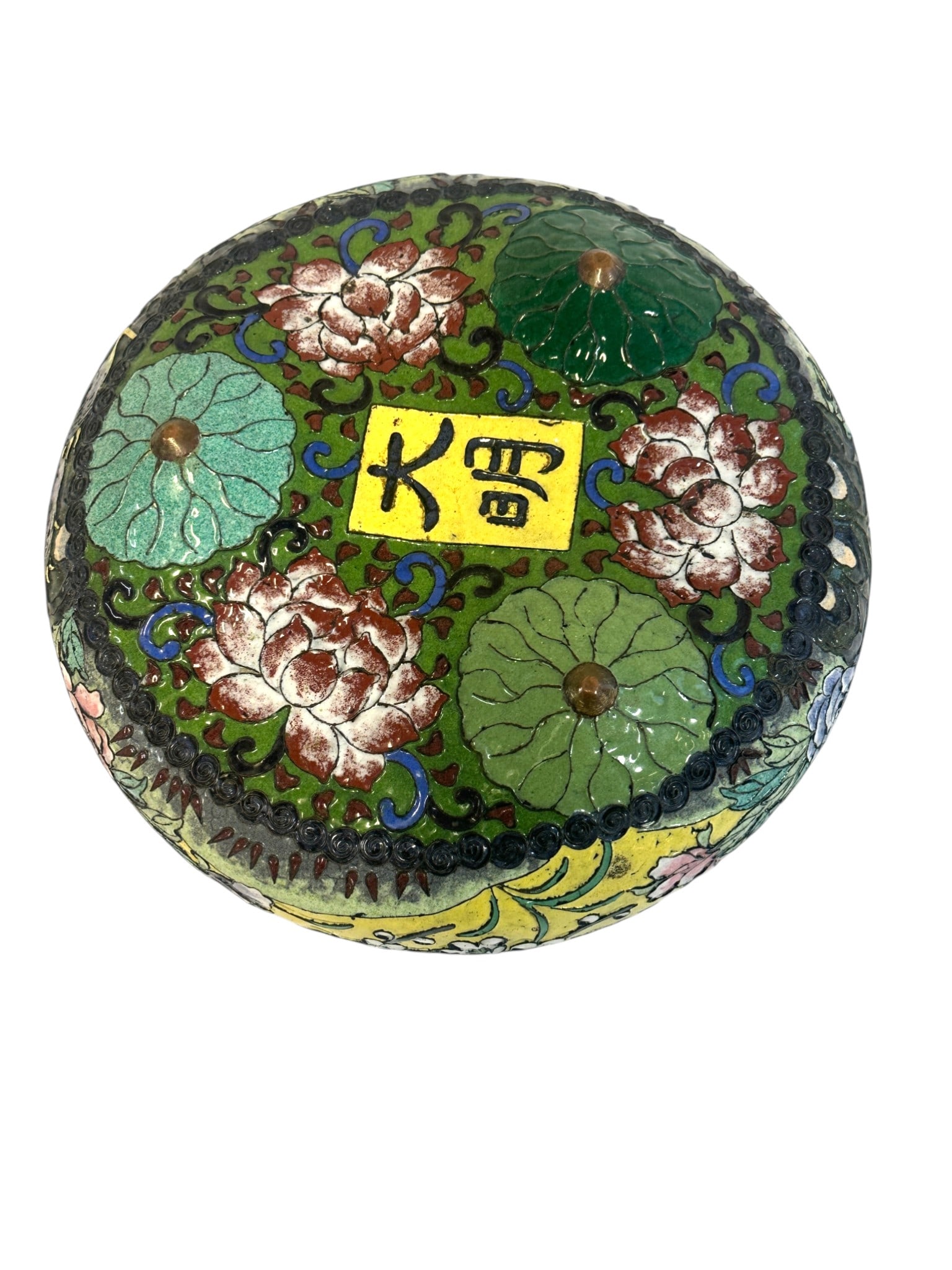 QING CLOISONNE BOWL WITH HONORABLE MING MARK: Antique cloisonné brush tray / bowl with 3 raised tripod feet. Late Qing with Da Ming honorable mark. Measures 1/2"x8 1/2"x2 3/4"/ Weight 13 oz **In house shipping available on this lot** If you win