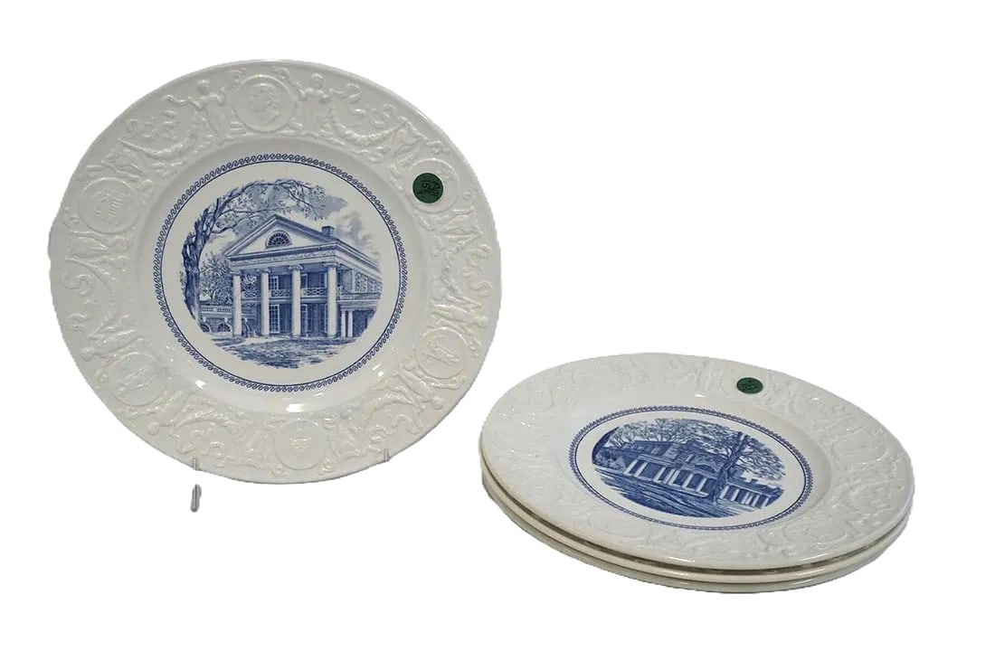 4 WEDGWOOD UNIVERSITY OF VIRGINIA DINNER PLATES 4 Vintage Wedgwood University of Virginia Dinner: 4 Vintage Wedgwood University of Virginia Dinner Plates. 3 First Edition and 1 Bi-Centennial 1743-1943. Each 10 3/4". Weight on all 5 lbs 10 oz **In house shipping available on this lot** If you win t