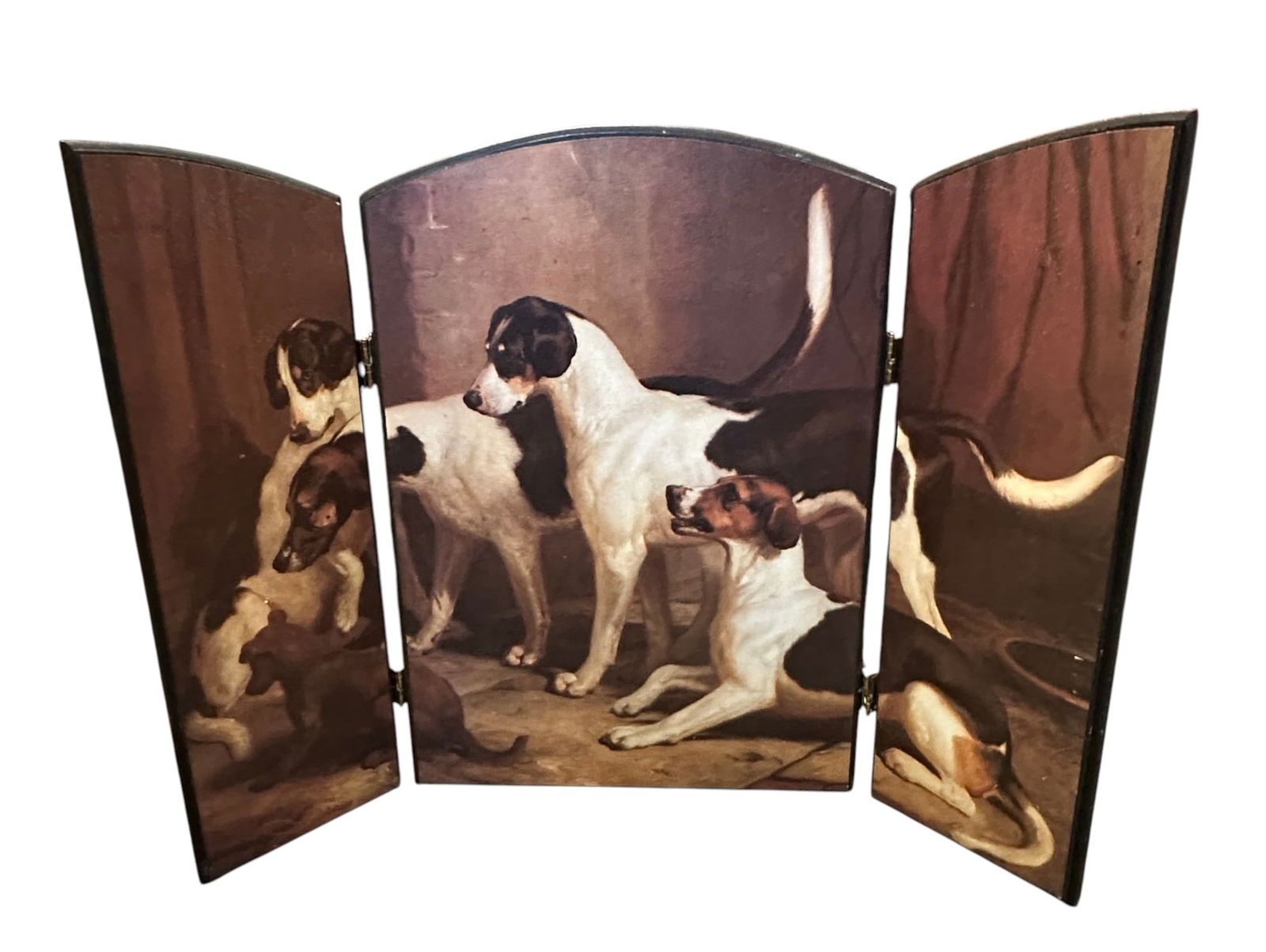 3 PANEL FOLDING SCREEN WITH FOXHOUNDS: Decorative three-panel wood folding screen featuring The Puckeridge Foxhounds by Thomas Woodward. Measures 38"x28"x1 z" completely opened and 19"x28"x2" closed Weigh 23 lbs **In house shipping