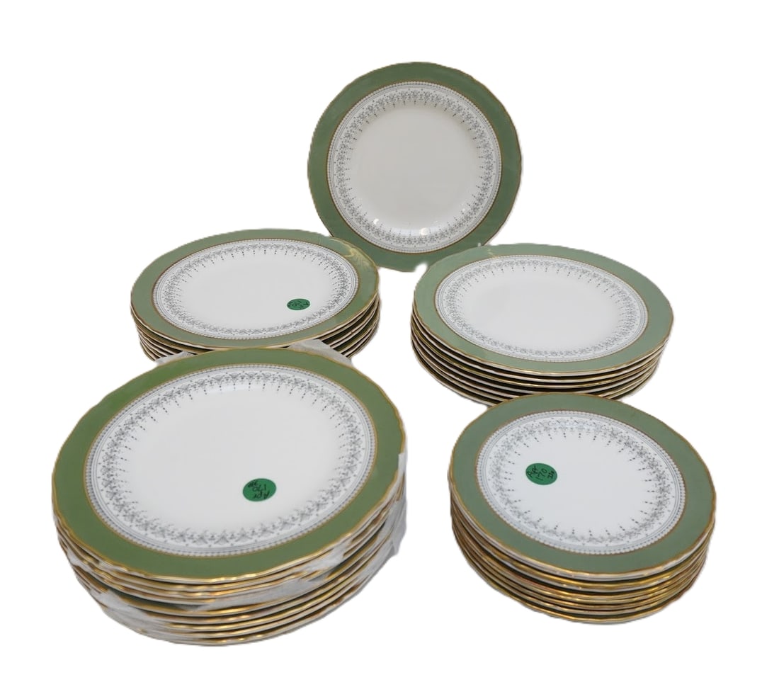 33 pc ROYAL WORCESTER REGENCY SALAD PLATES & BREAD & BUTTER: 33 Piece Royal Worcester Green & Gray Regency 24 Salad Plates and 29 Bread & Butter Plates. . All like new.Salad Plates 8" Bread & Butter Plates 6 1/8" Weight on all 20 lbs **In house shipping availab
