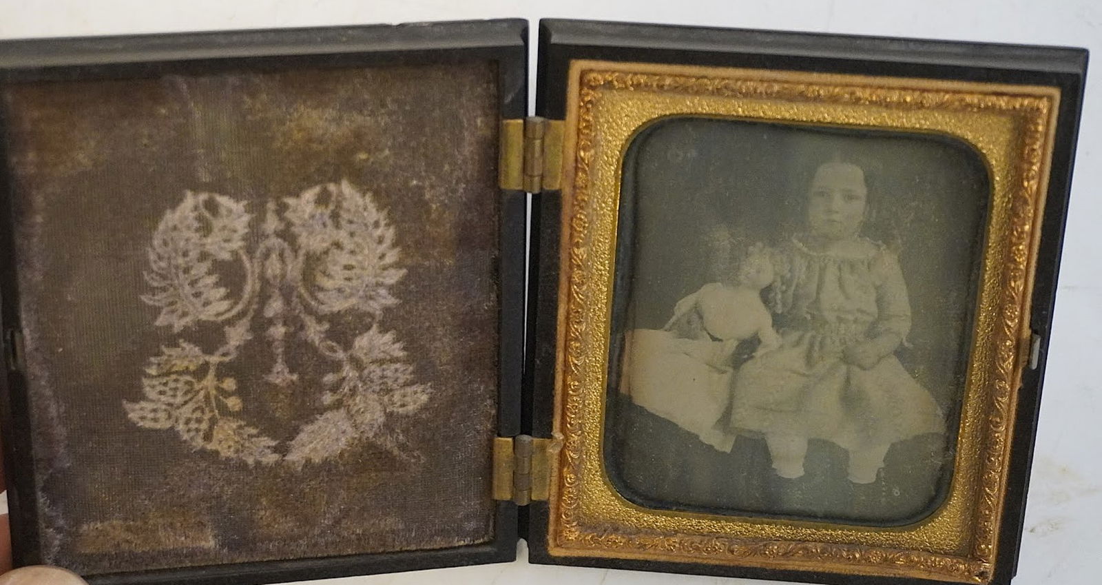RARE ANTIQUE DAGUERREOTYPE IN THERMOPLASTIC FRAME (1 of 3)