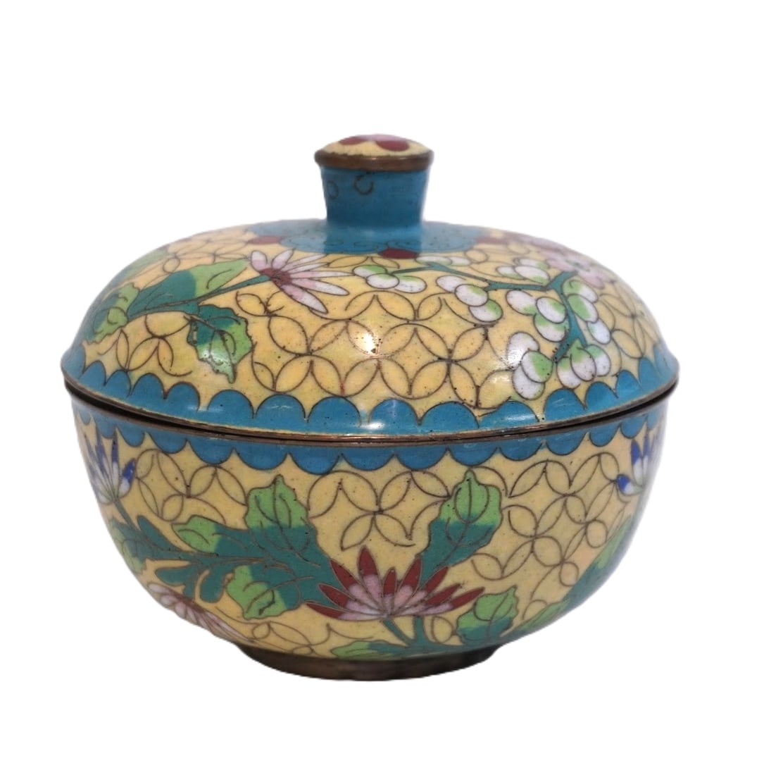 VINTAGE CHINESE CLOISONNE RICE BOWL: Mid Century Chinese Cloisonne Rice Bowl c. 1940-50s. Measures 4 1/2"x4 1/2"x4". Weight 7 oz **In house shipping available on this lot** If you win this lot, please select self arranged for in house
