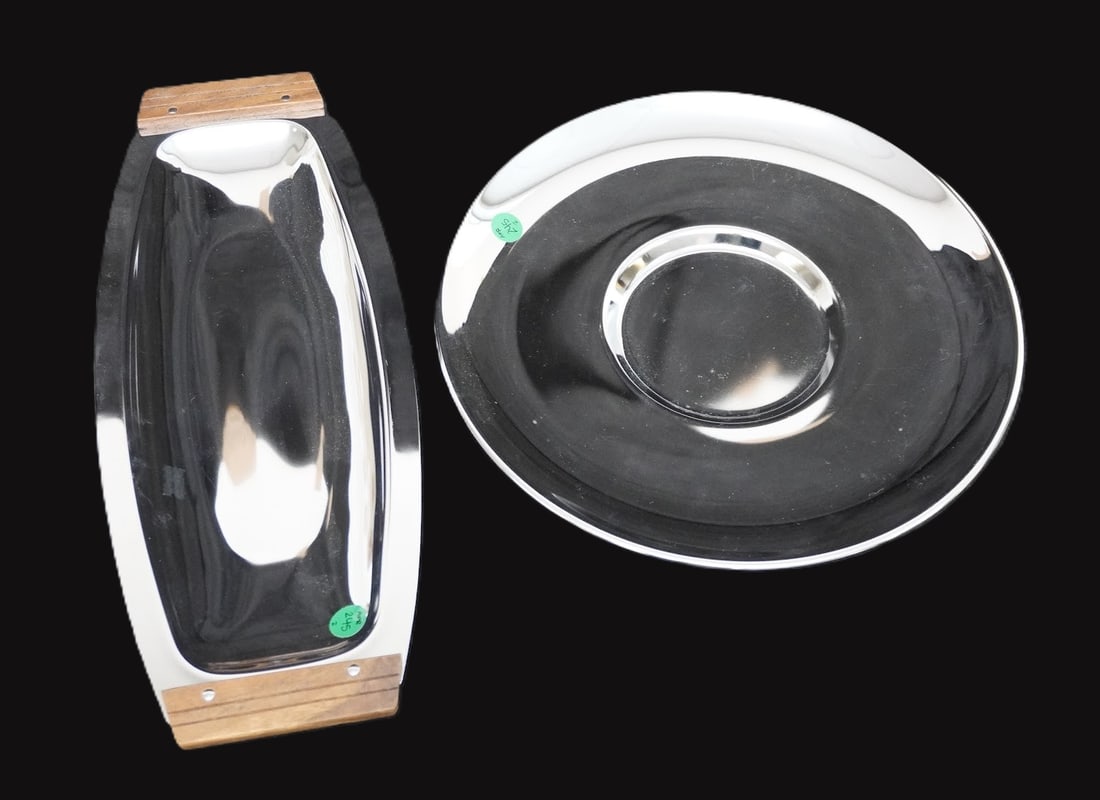 PAIR OF MCM KROMEX SERVING PLATTERS: Pair of MCM Kromex Serving Platters. Oval measures approx. 16.5" x 7" and circle is 13" dia. Total lot weight is 2 lbs. **In house shipping available on this lot** If you win this lot, please select s