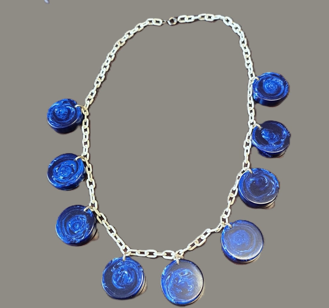 VINTAGE LUCITE 1960s SWAG CHARM NECKLACE: Vintage Lucite 1960s Swag Charm Necklace. Measures approx. 12" and weighs 2.8 oz. **In house shipping available on this lot** If you win this lot, please select self arranged for in house shipping whe