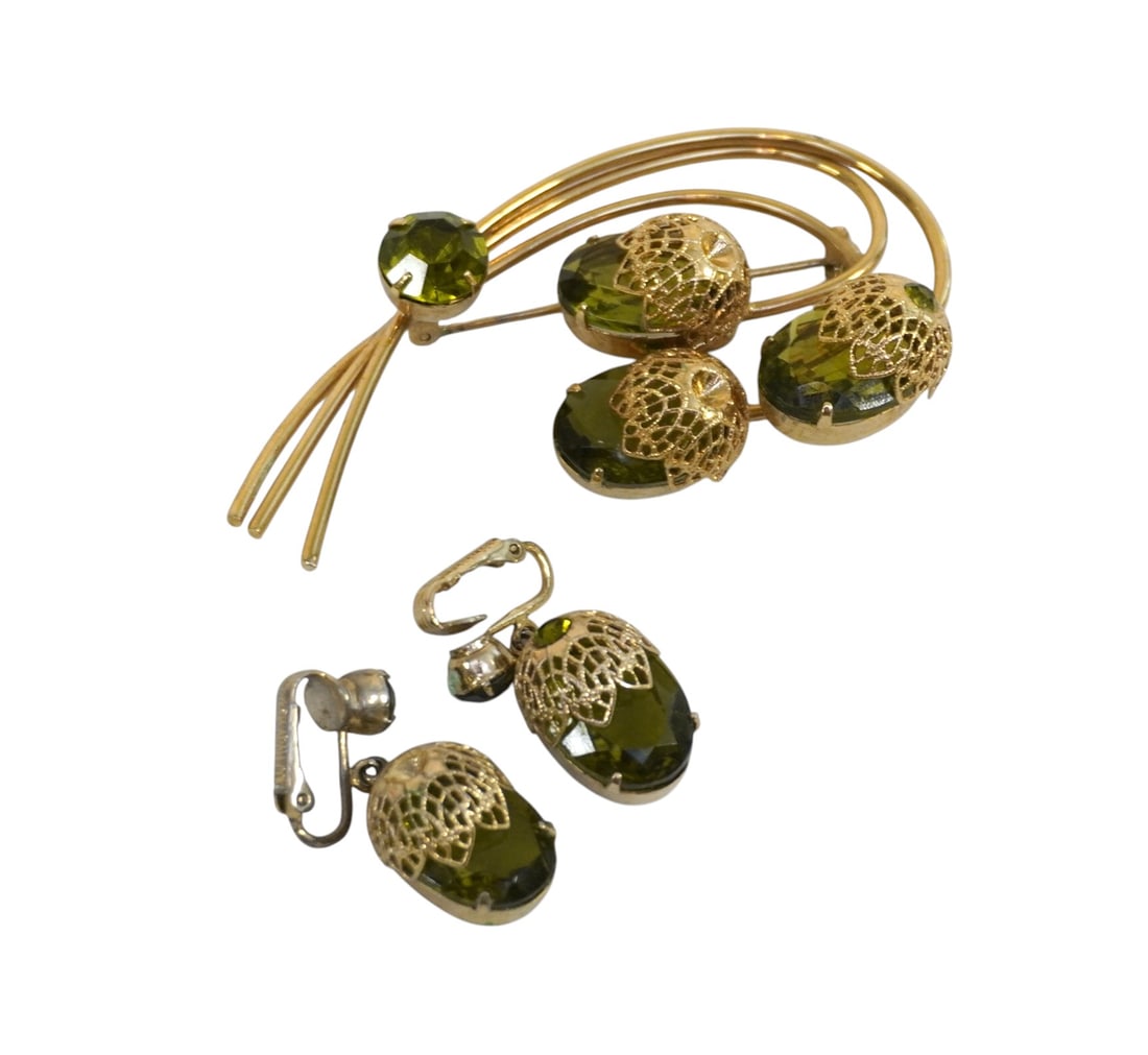 VINTAGE JULIANA 1965 DEMI PARURE FOR SARAH COVENTRY: Vintage Juliana Faux Peridot Demi Parure Brooch and Clip on Earrings. Created by DeLizza & Elster for Sarah Coventrys Touch of Elegance Collection in 1965. Faceted Faux Green Peridot Crystals framed i