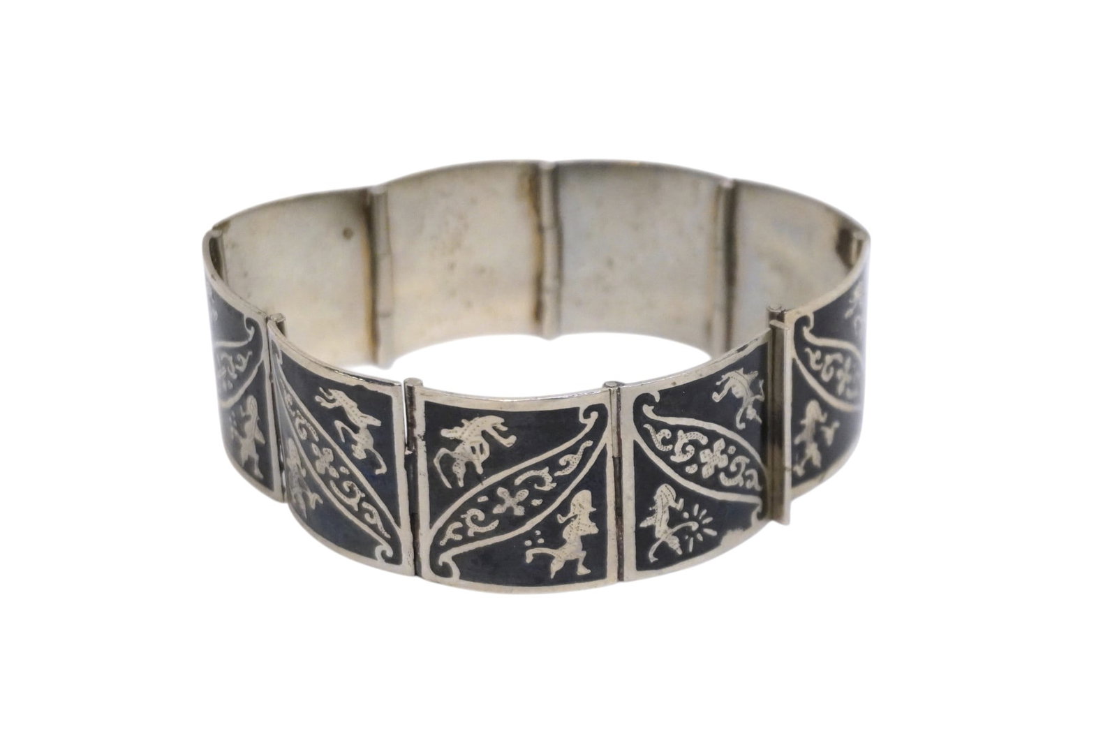 VINTAGE 1930S STERLING SILVER NIELLO PANEL BRACELET: Vintage 1930s Sterling Silver Niello Panel Bracelet from Thailand. 9 Panels. Weight 38 grams. **In house shipping available on this lot** If you win this lot, please select self arranged for in house 
