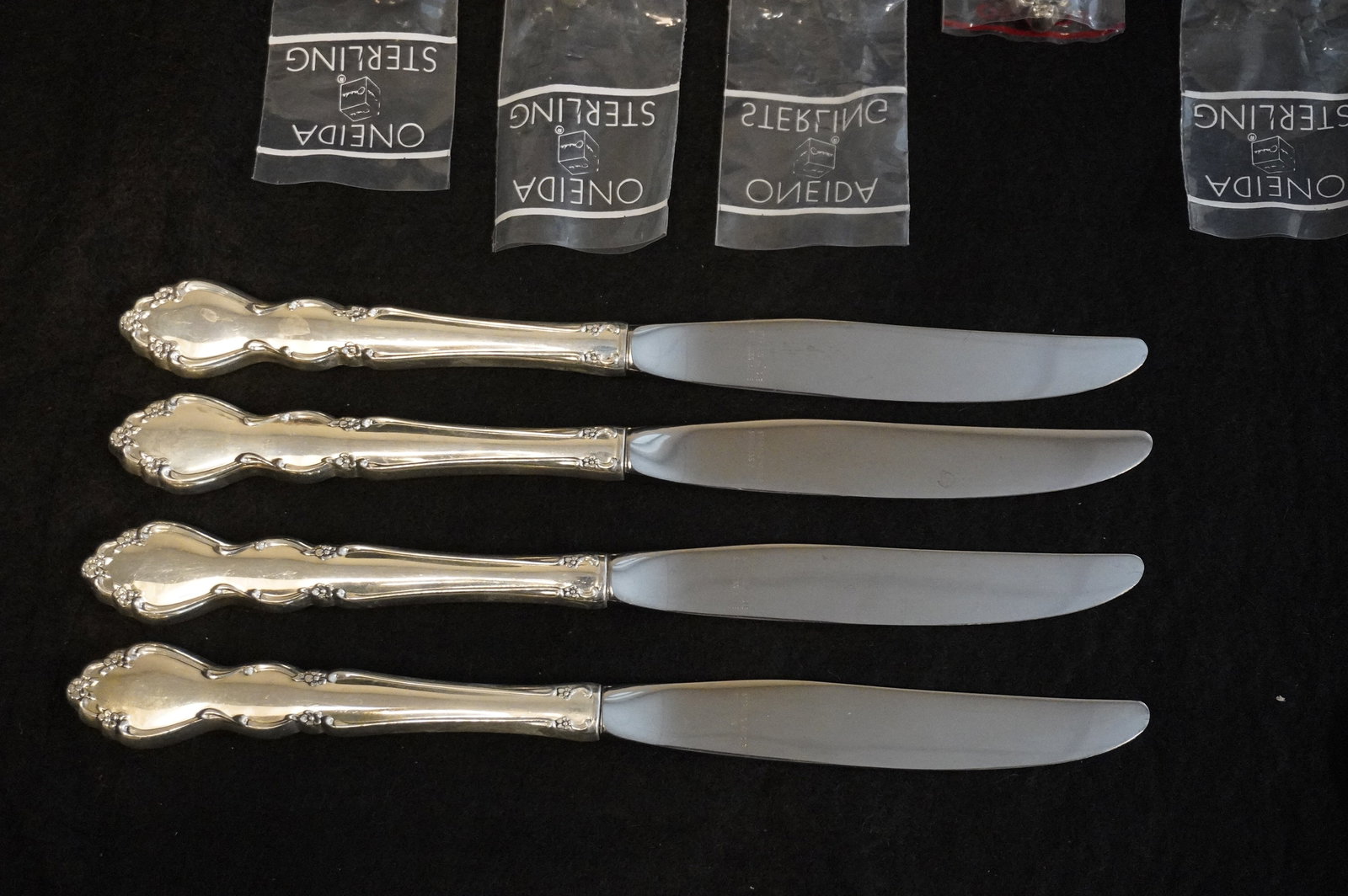 12 STERLING HANDLE DOVER PATTERN DINNER KNIVES - 3