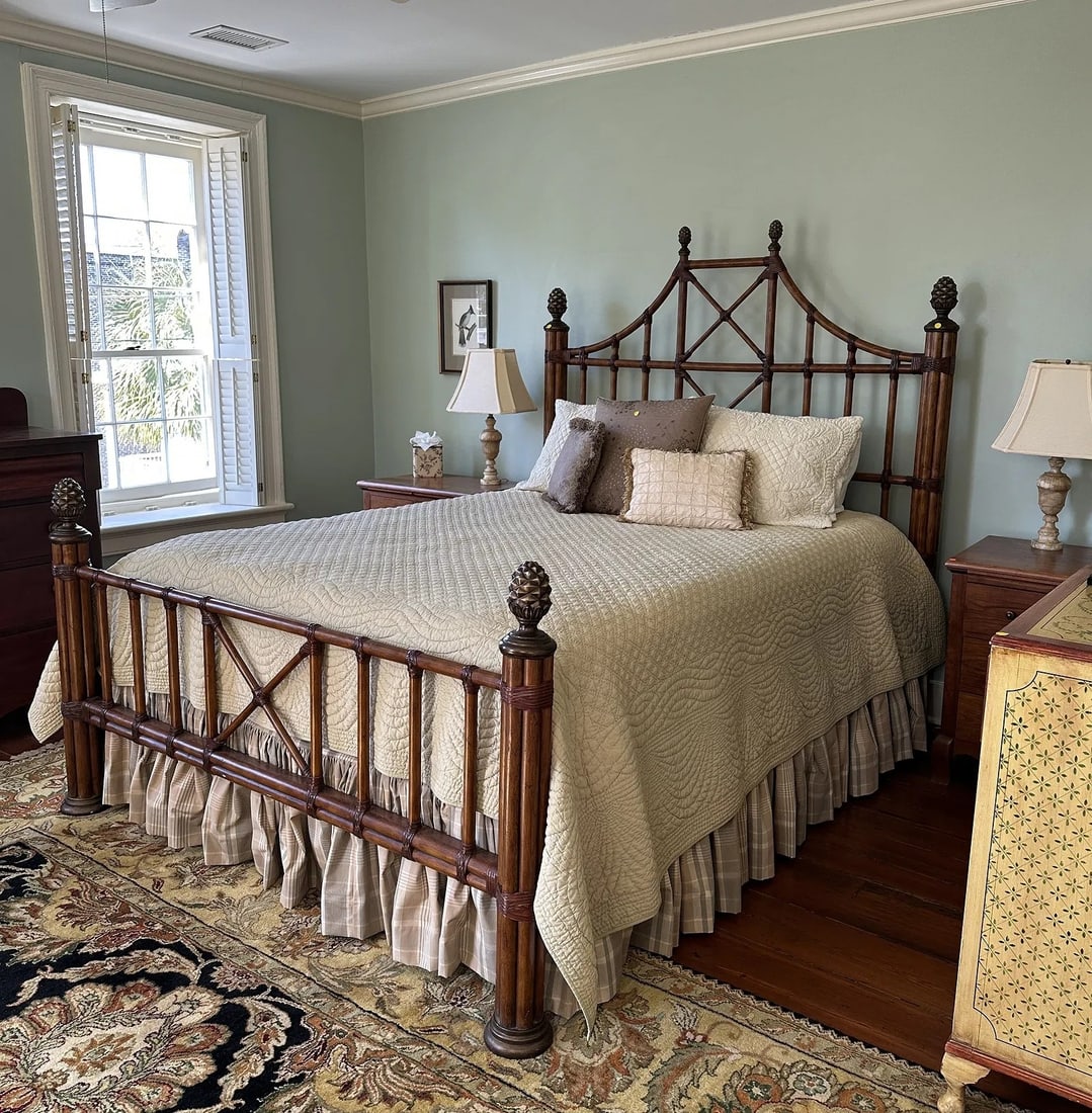 CONTEMPORARY SPLIT BAMBOO & FRETWORK QUEEN SIZE BED (1 of 4)