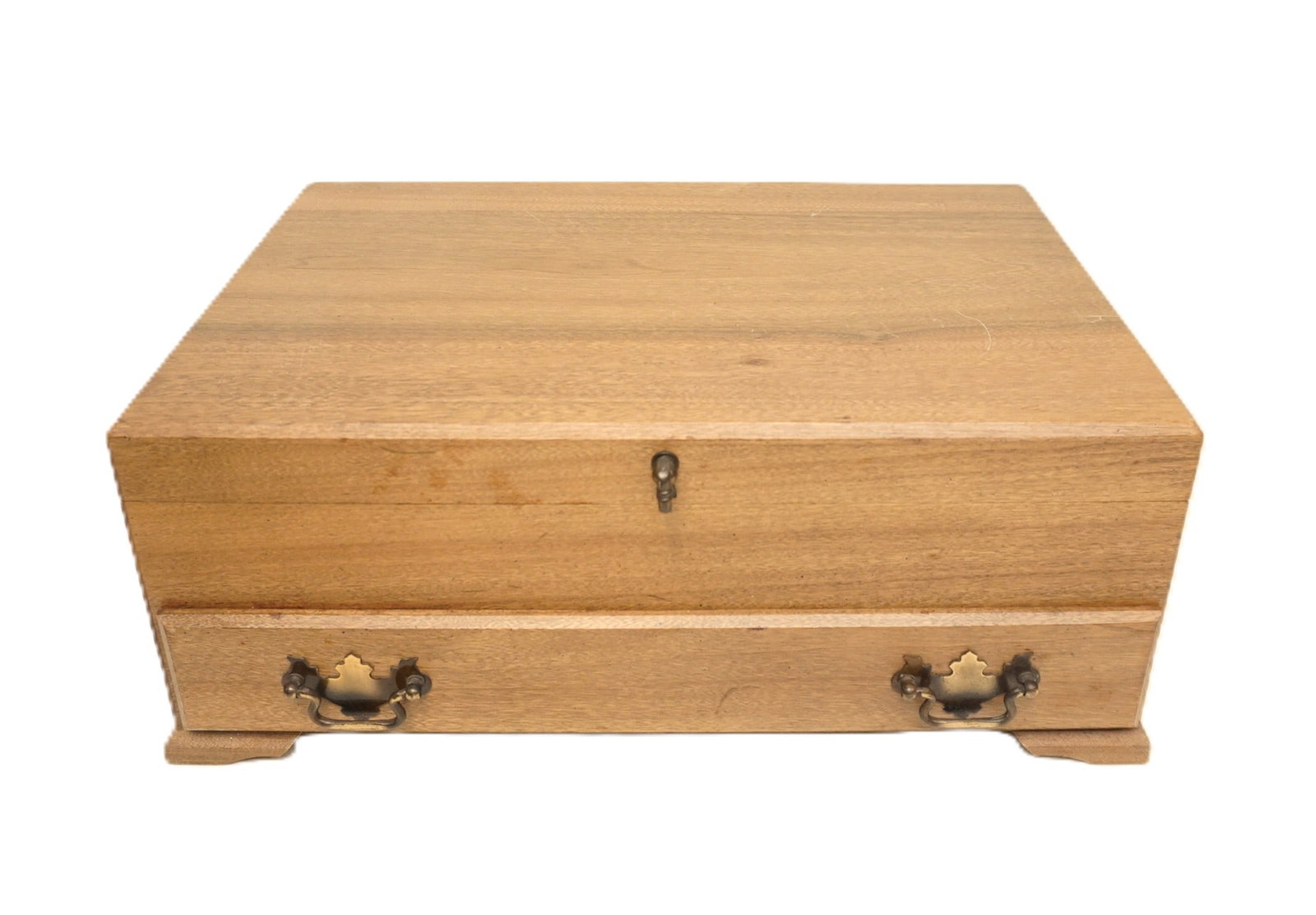 VINTAGE HEIRLOOM SILVER CHEST BY ONEIDA (1 of 1)