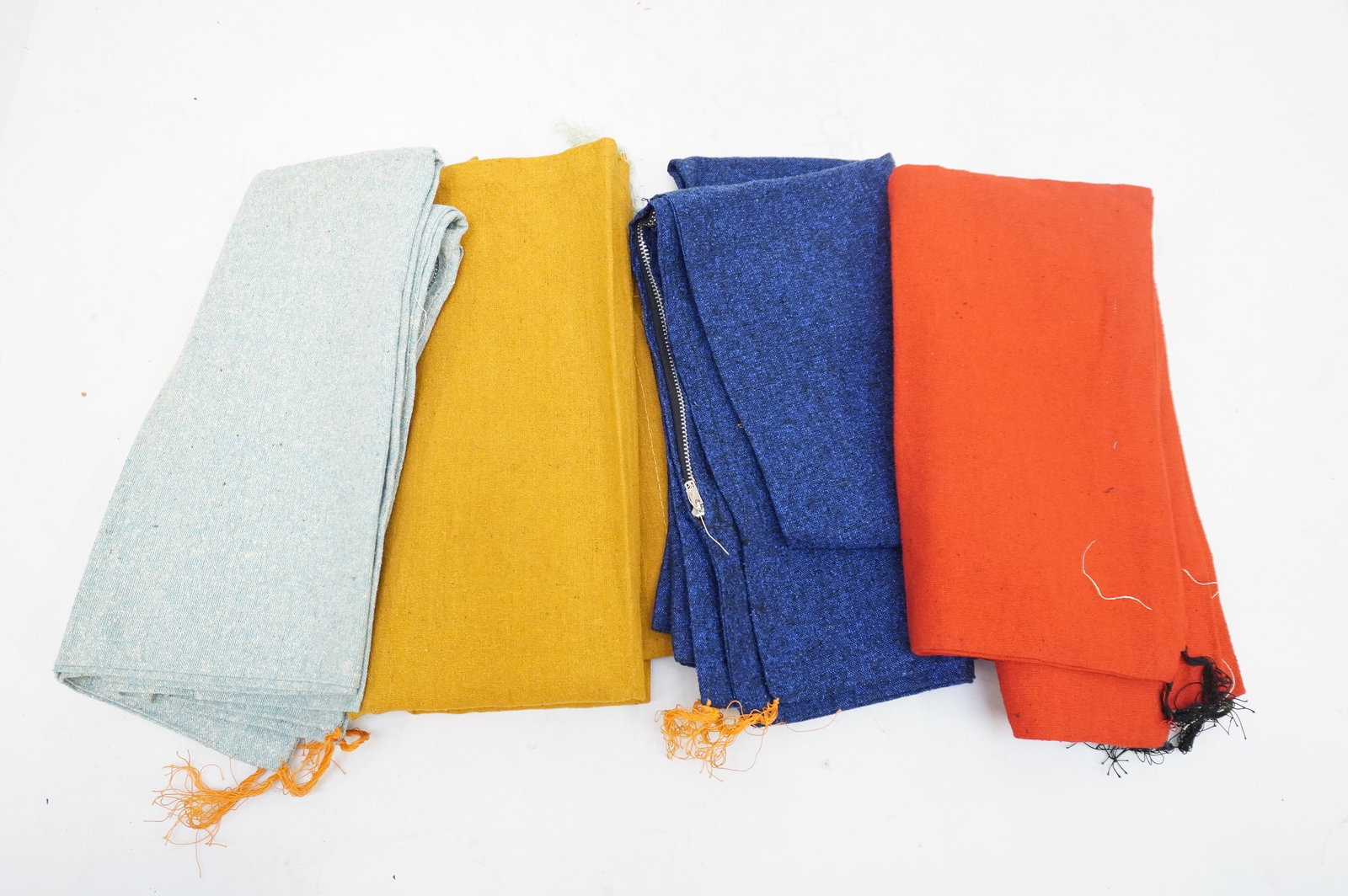 4 JAPANESE LINEN/COTTON MCM VINTAGE PILLOW COVERS: Japanese Linen/Cotton MCM Vintage Pillow Covers. Each measures approx. 21" x 22". Total lot weight is 12.7 oz. **In house shipping available on this lot** If you win this lot, please select self arran