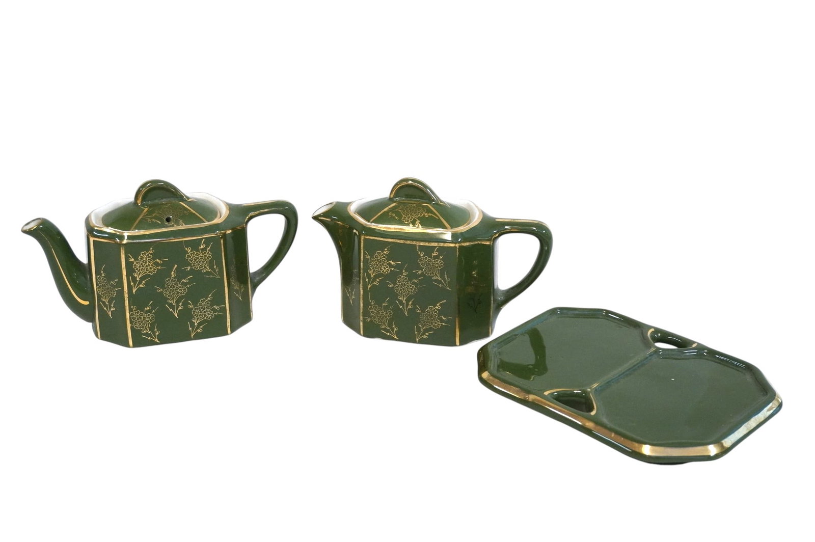 HALL POTTERY GREEN TEAPOT AND CREAMER SET: Hall Pottery Green Teapot and Creamer Set. Measures approx. 7" x 7.5" x 6" and weighs 3 lbs 5 oz. **In house shipping available on this lot** If you win this lot, please select self arranged for in ho