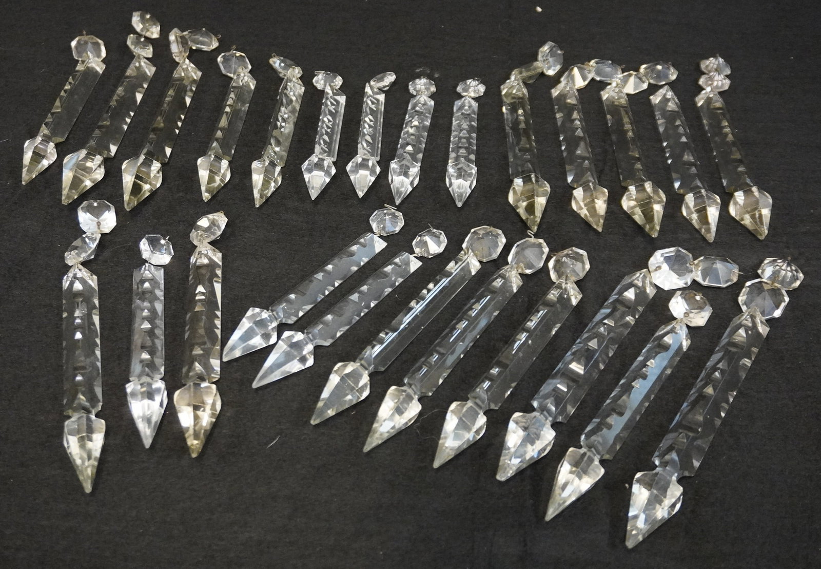 25 REPLACEMENT CHANDELIER CRYSTAL PRISMS (1 of 4)