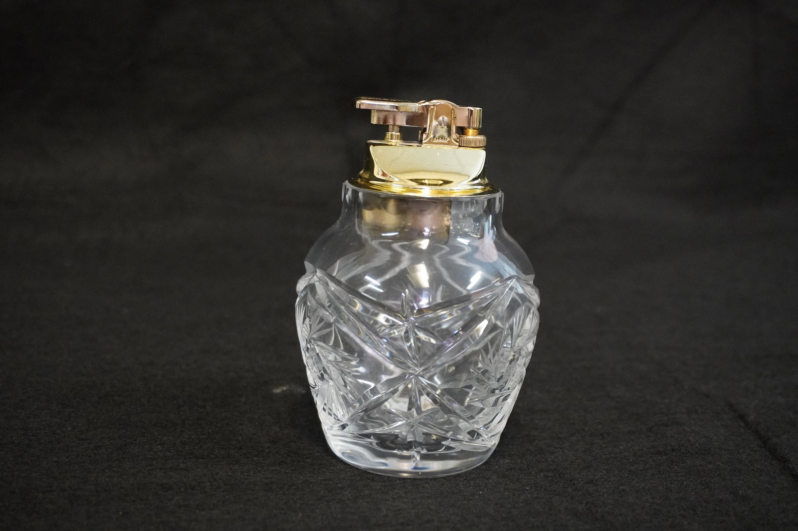 MID CENTURY CRYSTAL TABLETOP LIGHTER (1 of 3)